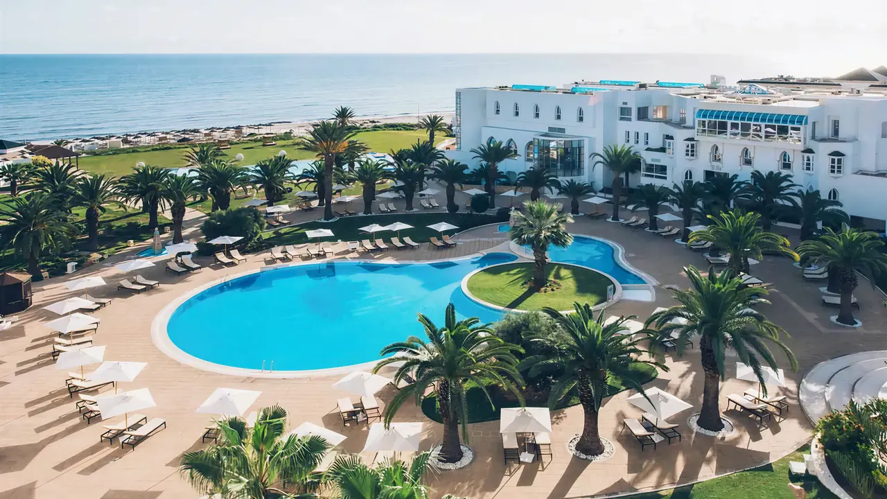 Widok na kompleks Iberostar Selection Kantaoui Bay z basenami