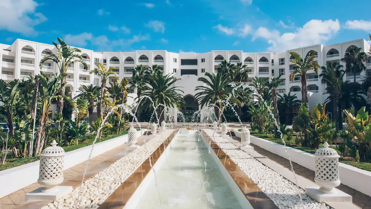 Elewacja i fontanny w Iberostar Selection Kantaoui Bay
