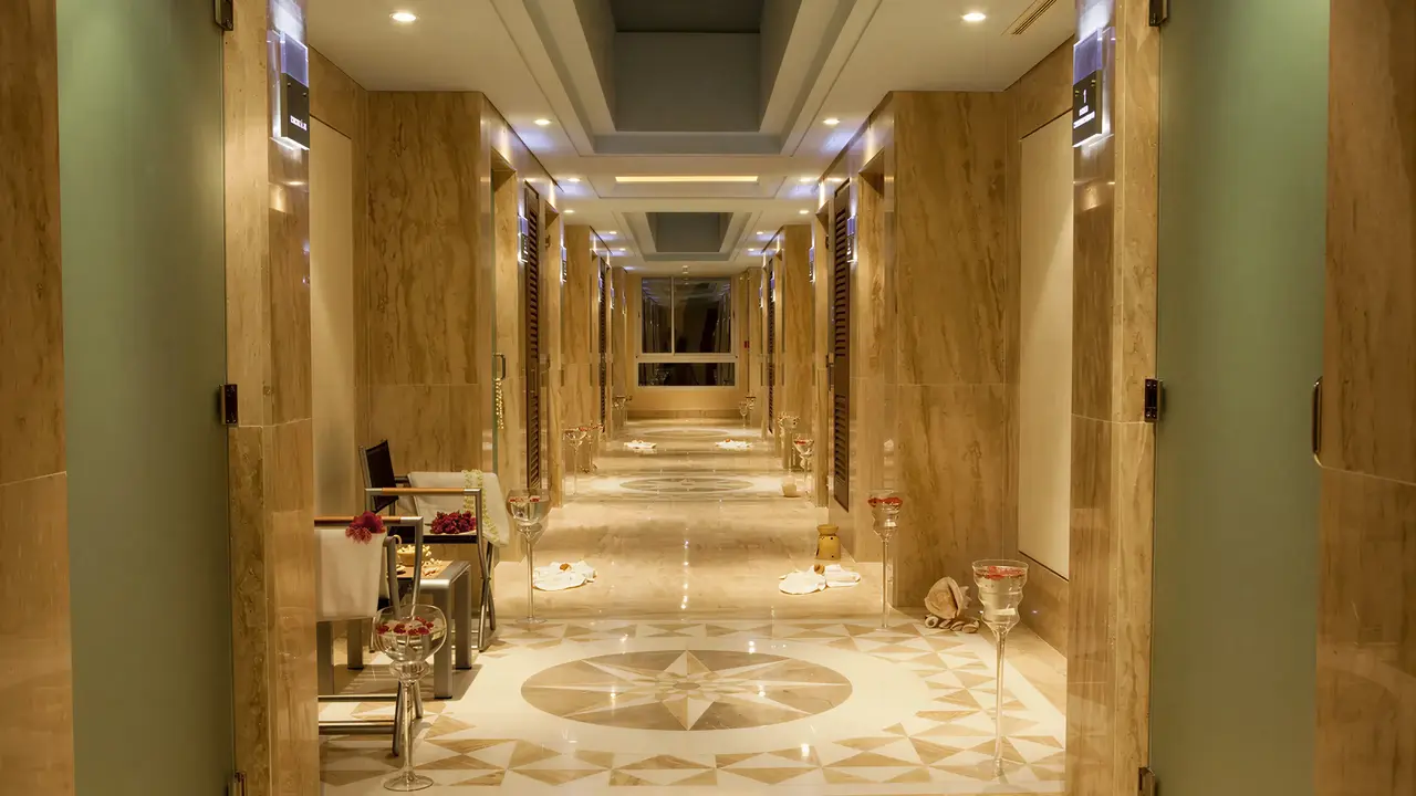 Elegancki korytarz w hotelu Iberostar Selection Kantaoui Bay