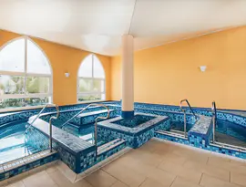 Strefa wellness z basenami w Iberostar Selection Kantaoui Bay