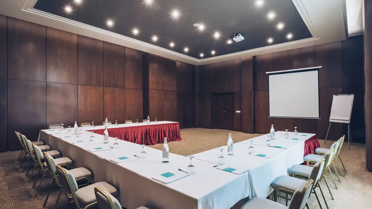 Sala konferencyjna w Iberostar Selection Kantaoui Bay z ekranem