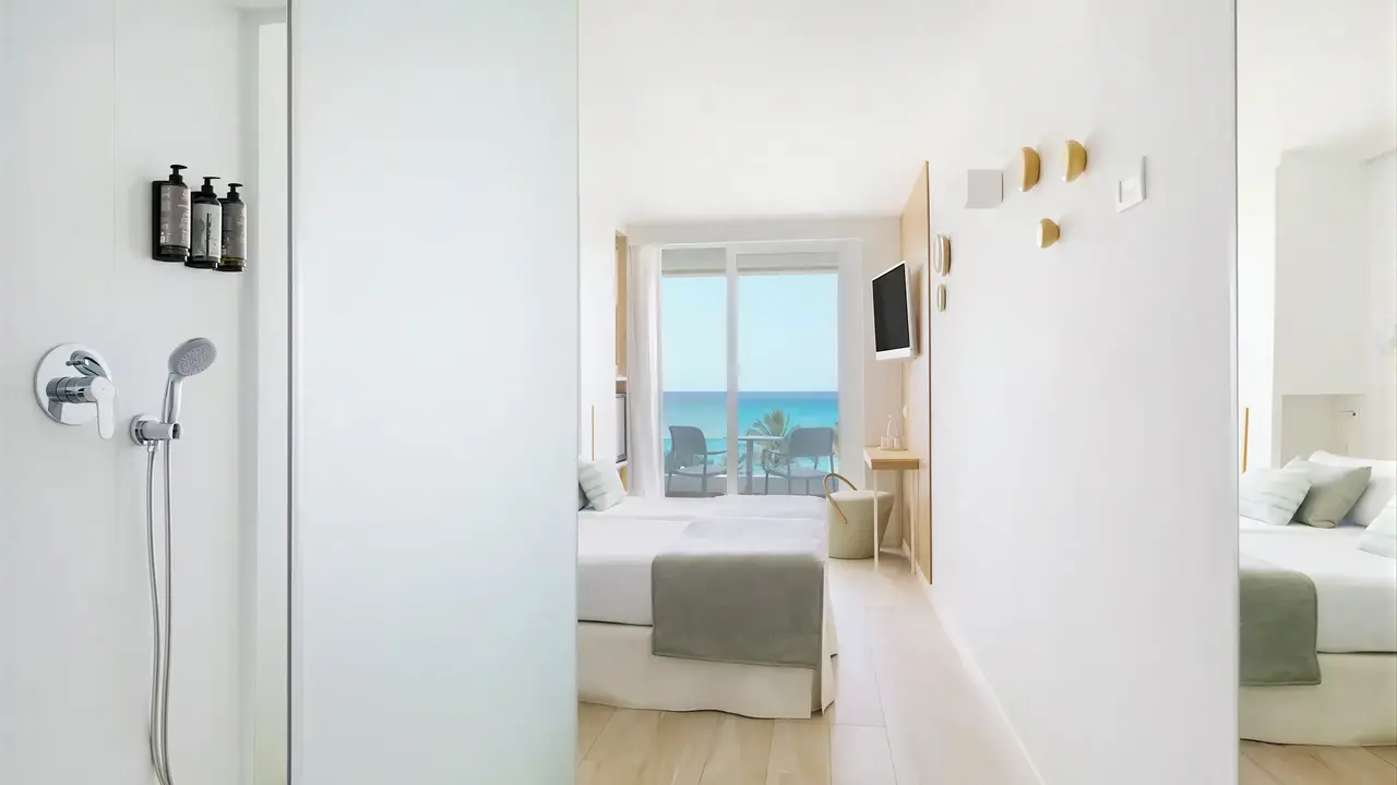 Łazienka w pokoju gościnnym Iberostar Waves Bahia de Palma (ex Royal Cupido)
