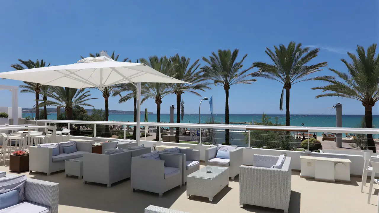 Taras wypoczynkowy z widokiem na morze Iberostar Waves Bahia de Palma (ex Royal Cupido)