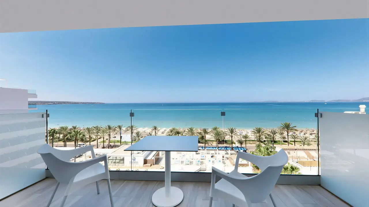 Balkon z widokiem na morze w Iberostar Waves Bahia de Palma (ex Royal Cupido)
