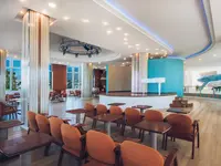 Scena i strefa rozrywki w Iberostar Waves Bouganville Playa