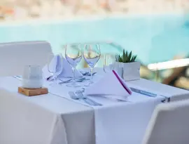 Nakryty stół w restauracji Iberostar Waves Bouganville Playa
