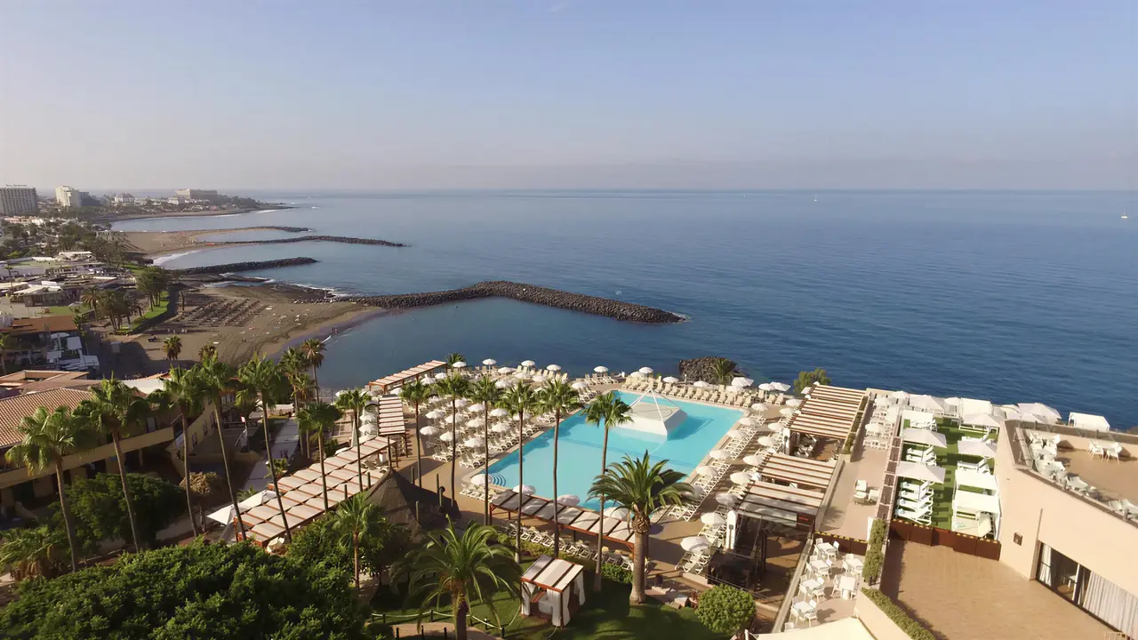 Widok na kompleks hotelowy Iberostar Waves Bouganville Playa