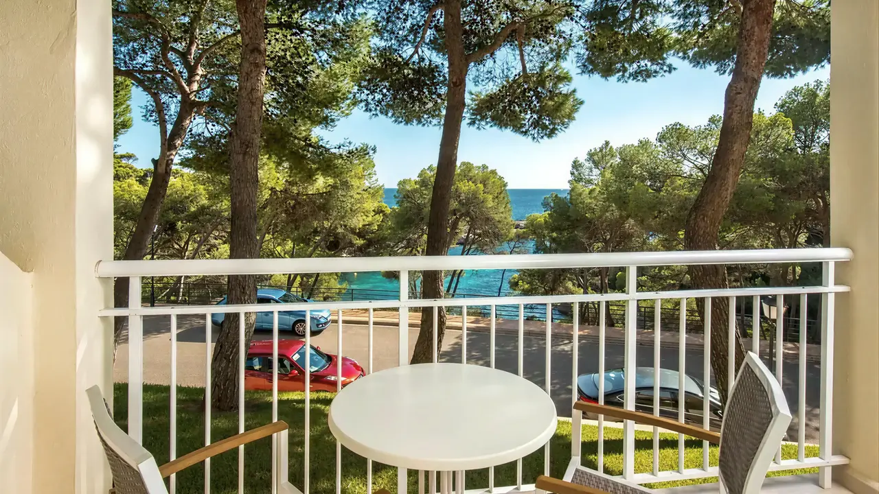 Balkon z widokiem na morze w Iberostar Waves Club Cala Barca
