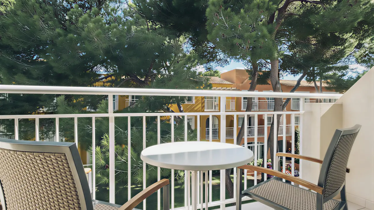 Balkon z widokiem na Iberostar Waves Club Cala Barca