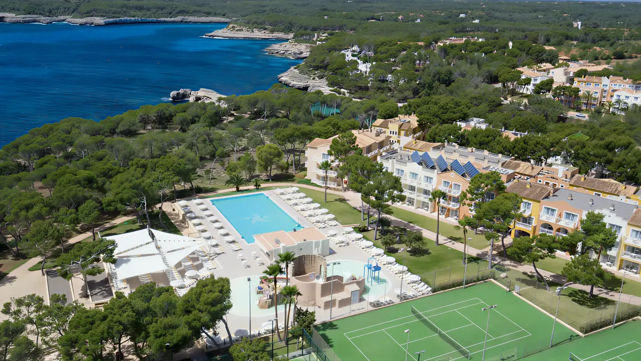 Widok z lotu ptaka na Iberostar Waves Club Cala Barca