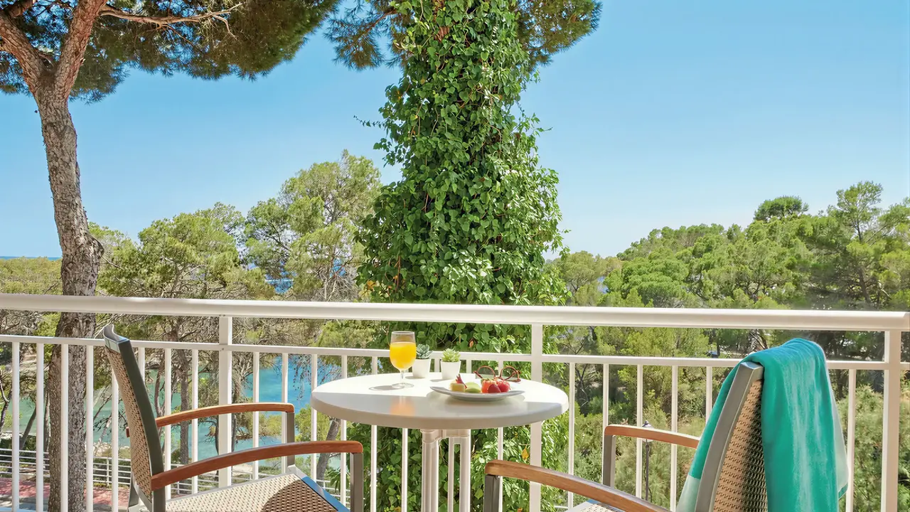 Balkon z widokiem na morze w Iberostar Waves Club Cala Barca