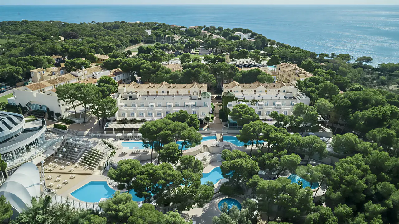 Widok z lotu ptaka na kompleks Iberostar Waves Club Cala Barca
