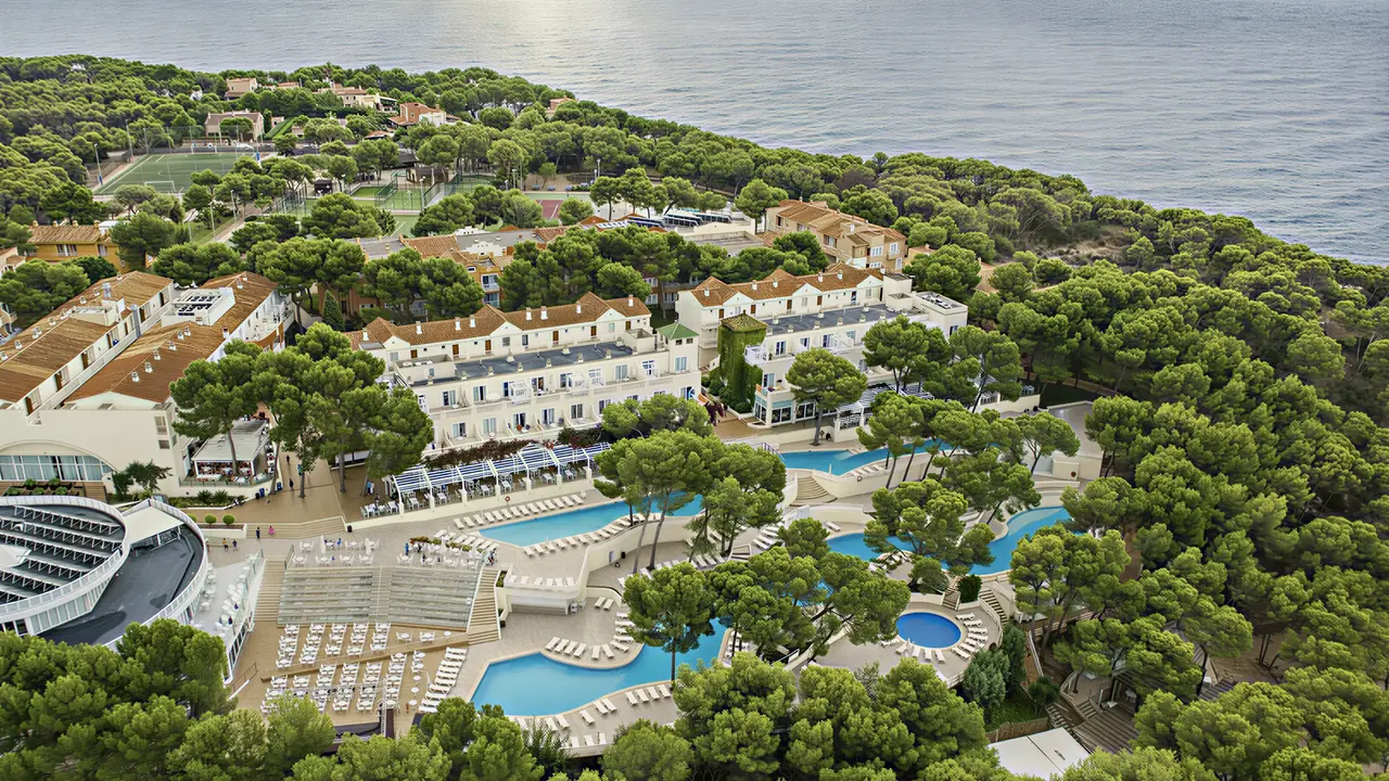 Widok z lotu ptaka na kompleks Iberostar Waves Club Cala Barca
