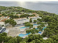 Widok z lotu ptaka na kompleks Iberostar Waves Club Cala Barca