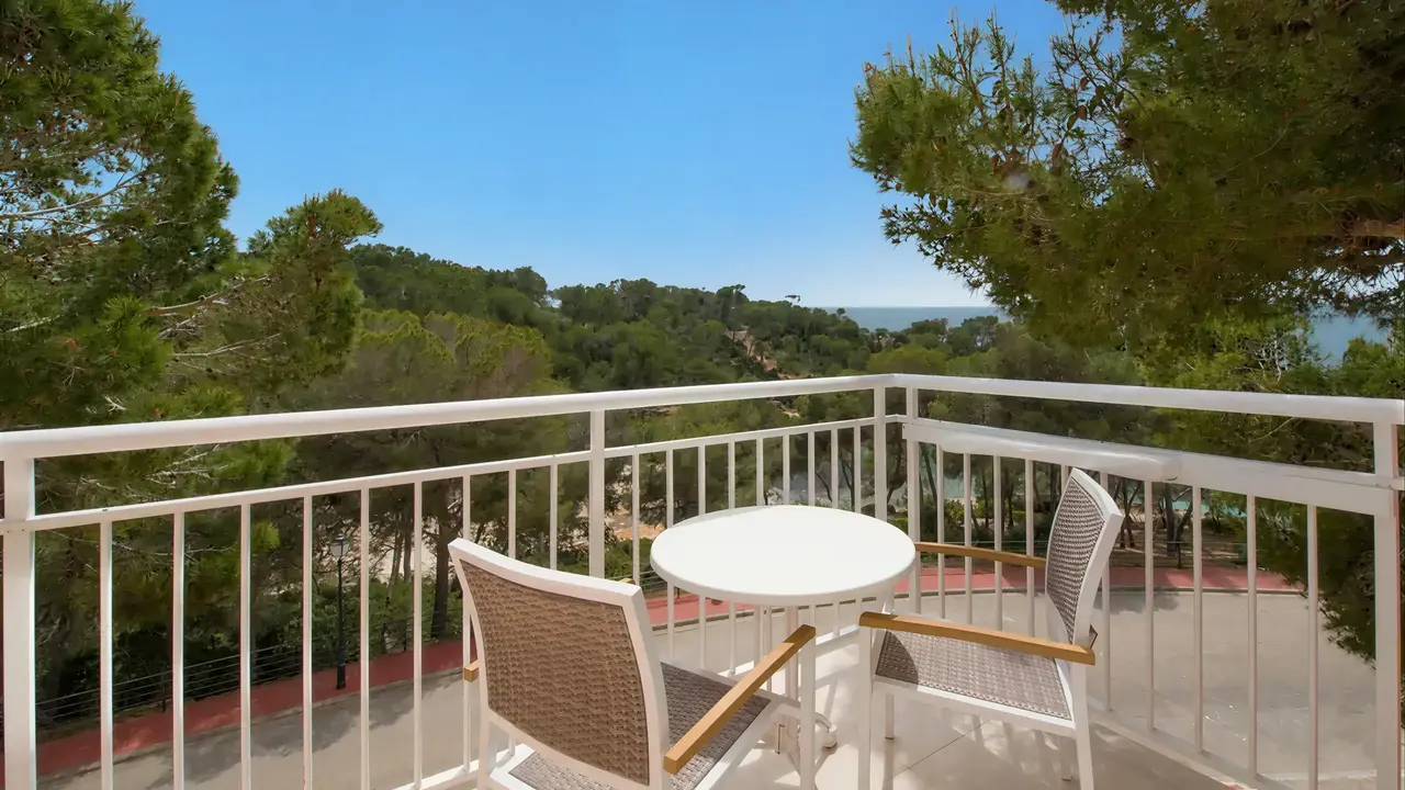 Prywatny balkon z widokiem w Iberostar Waves Club Cala Barca