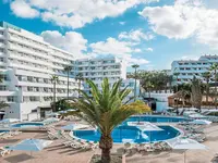 Widok na kompleks basenów w Iberostar Waves Las Dalias