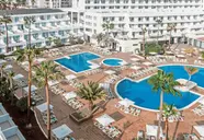Widok na kompleks basenowy w Iberostar Waves Las Dalias