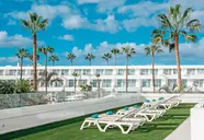 Nowoczesna architektura i teren zewnętrzny Iberostar Waves Las Dalias