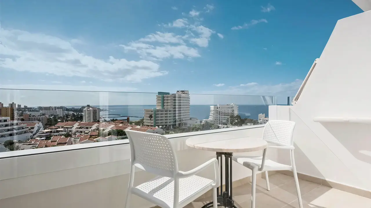 Balkon z widokiem na morze w Iberostar Waves Las Dalias