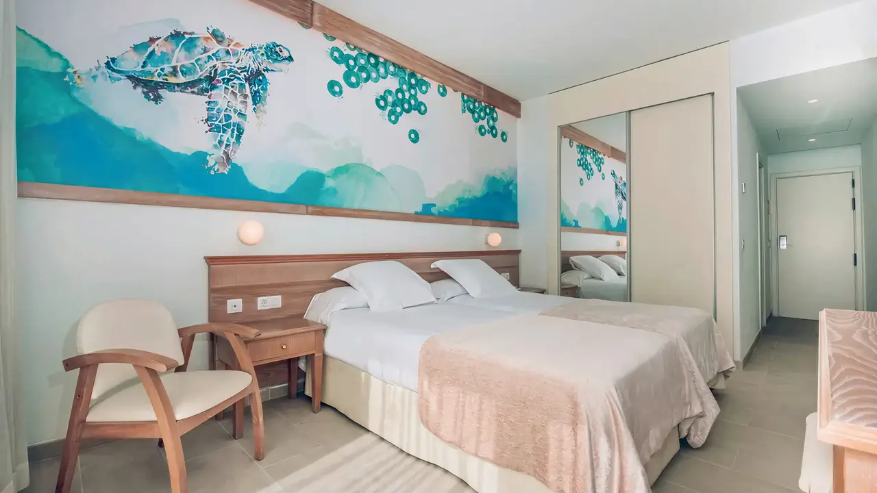 Pokój z łóżkami w Iberostar Waves Las Dalias