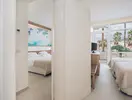 Wnętrze pokoju z łóżkami w Iberostar Waves Las Dalias