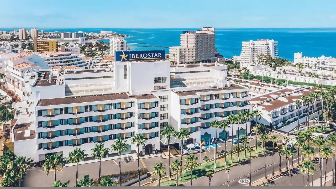 Widok na budynek Iberostar Waves Las Dalias i okolicę
