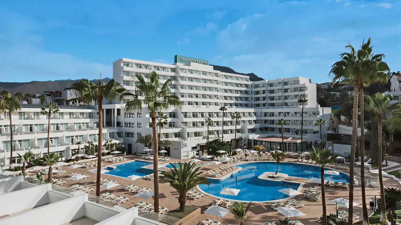 Widok na budynki i baseny Iberostar Waves Las Dalias