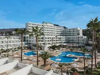 Widok na budynki i baseny Iberostar Waves Las Dalias