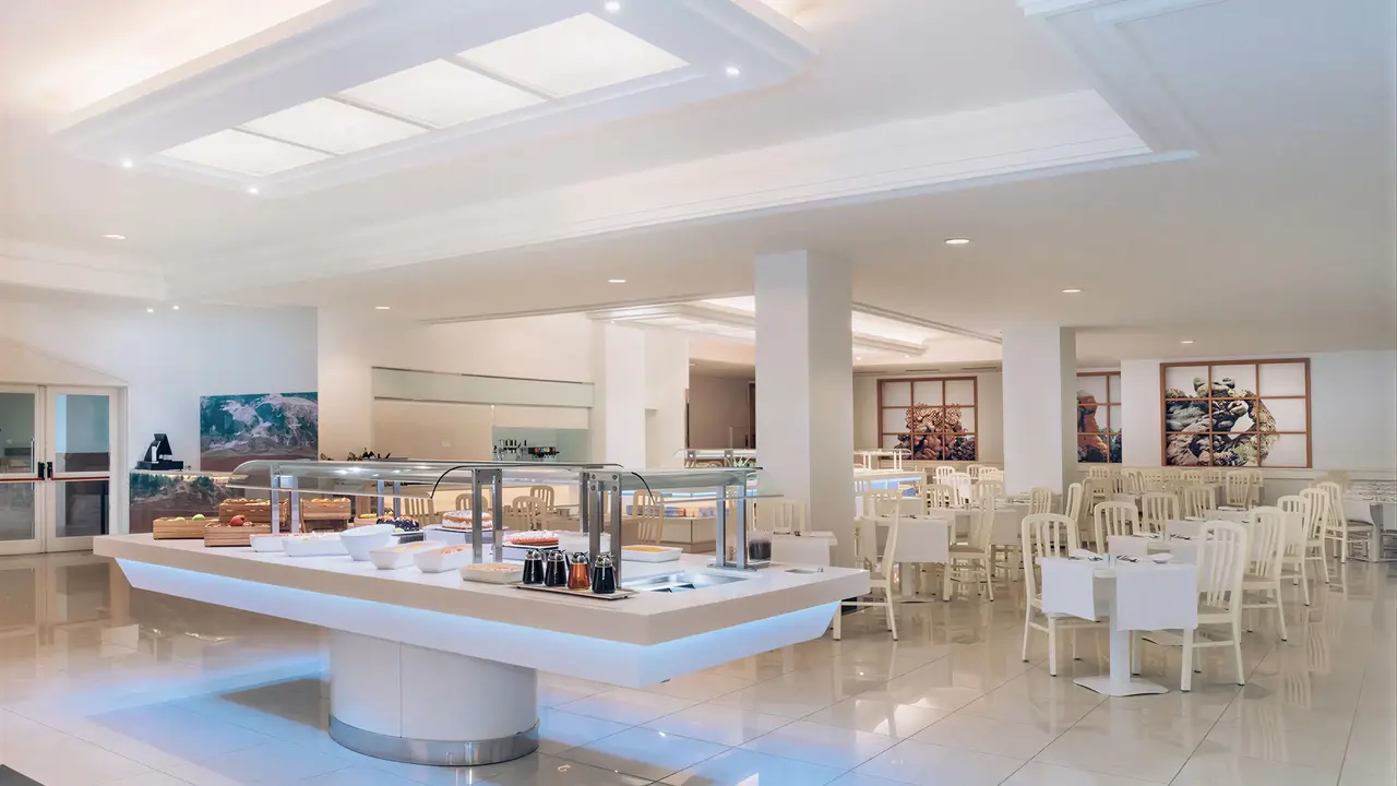 Bufet i strefa jadalna w Iberostar Waves Las Dalias