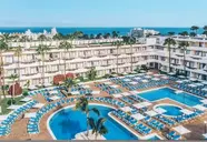Widok na kompleks i baseny w Iberostar Waves Las Dalias