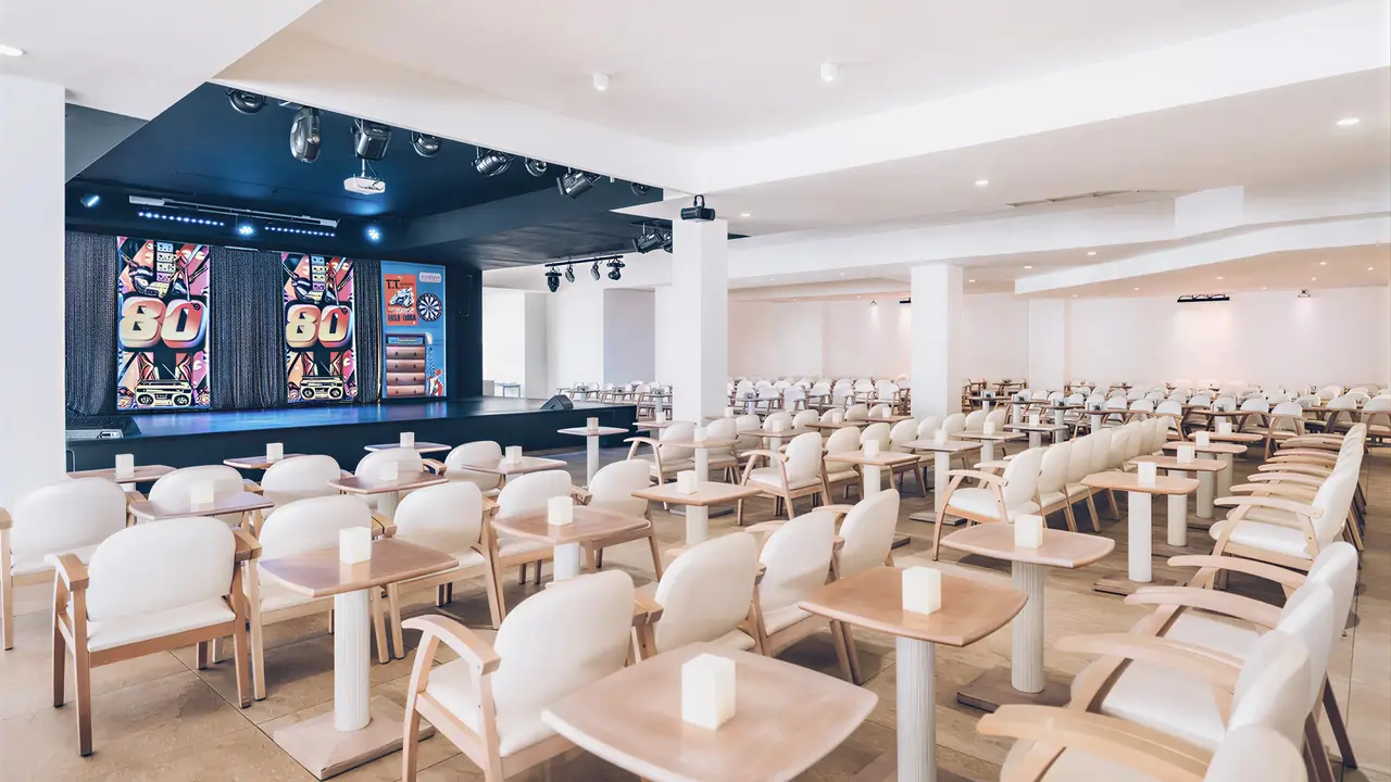 Sala widowiskowa z nagłośnieniem w Iberostar Waves Las Dalias