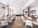Sala z niską sceną w Iberostar Waves Las Dalias