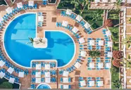 Widok z góry na kompleks basenów Iberostar Waves Las Dalias