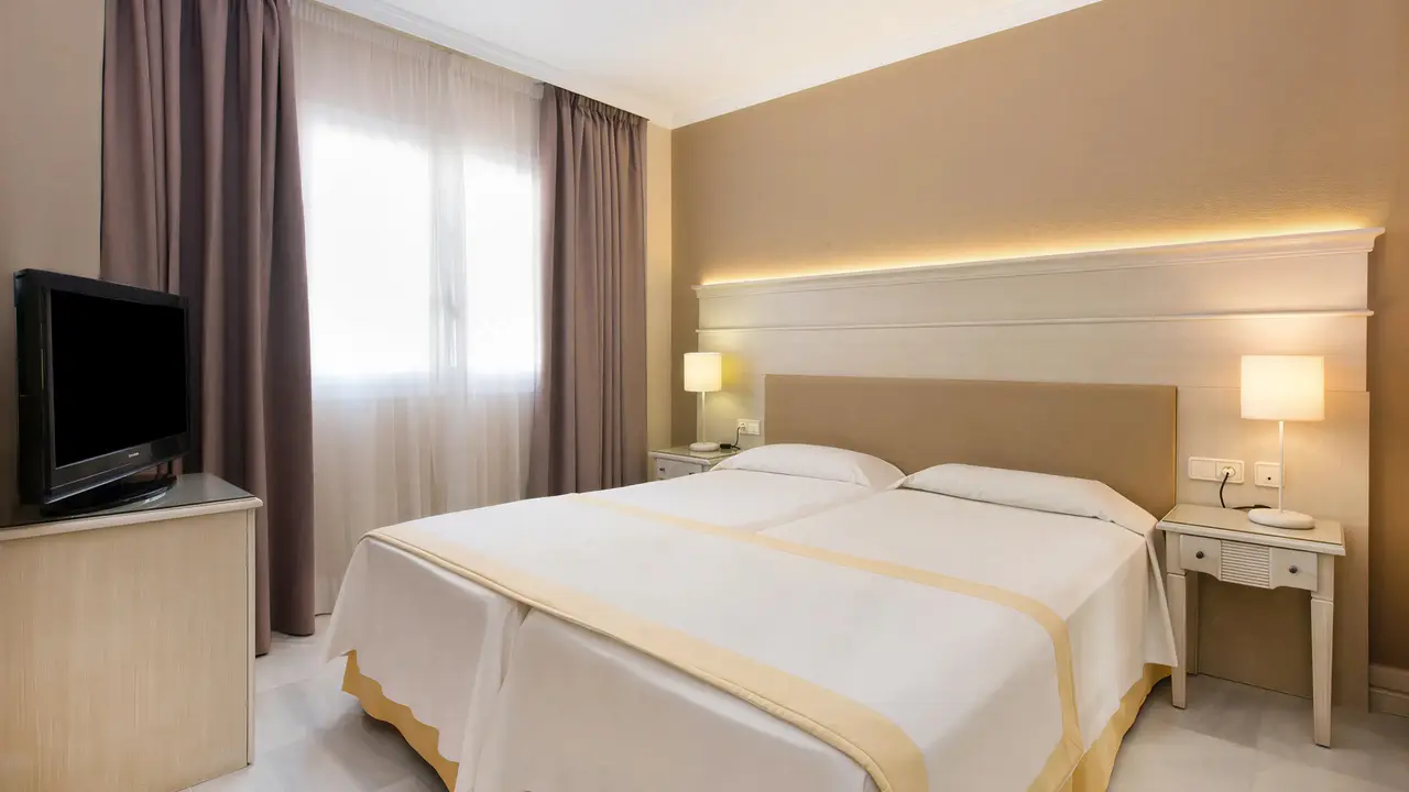 Pokój z dwoma łóżkami w Iberostar Waves Malaga Playa