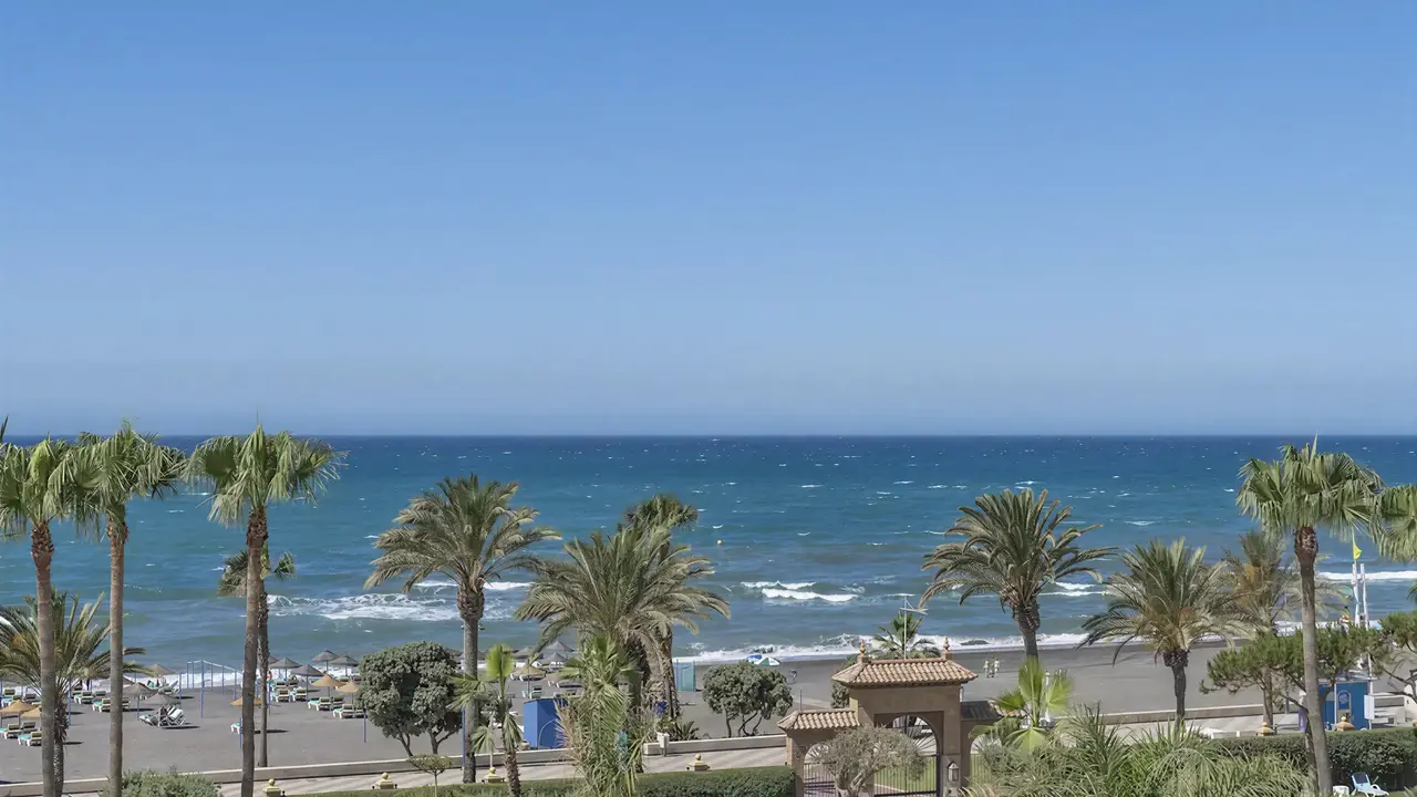 Widok na plażę i morze w Iberostar Waves Malaga Playa