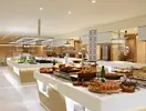 Bufet z jedzeniem w Iberostar Waves Malaga Playa