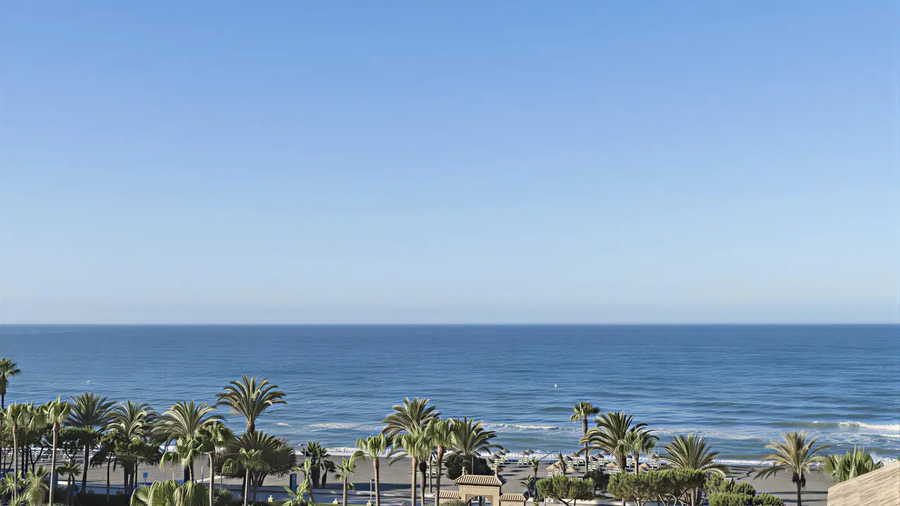 Widok na plażę i morze w Iberostar Waves Malaga Playa