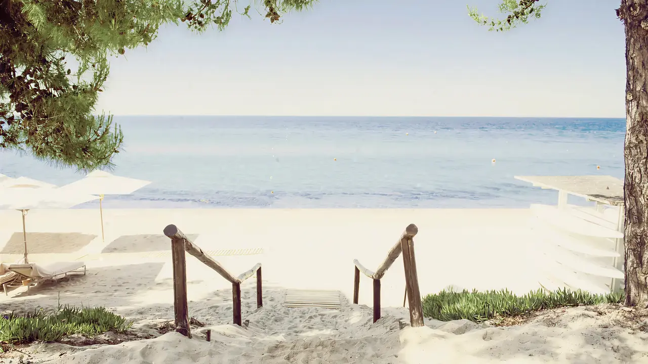 Plaża i widok na morze w Ikos Oceania