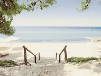 Plaża i widok na morze w Ikos Oceania