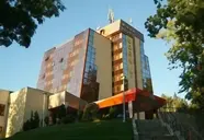 Elewacja budynku Interferie Sport Bornit z widokiem z zewnątrz