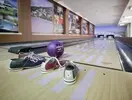 Kręgielnia w hotelu Interferie Sport Bornit z kulą i butami
