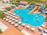 Zjeżdżalnie wodne i basen w Ionian Sea & Aquapark