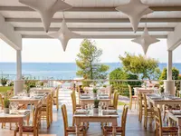 Restauracja z widokiem na morze w Istion Club