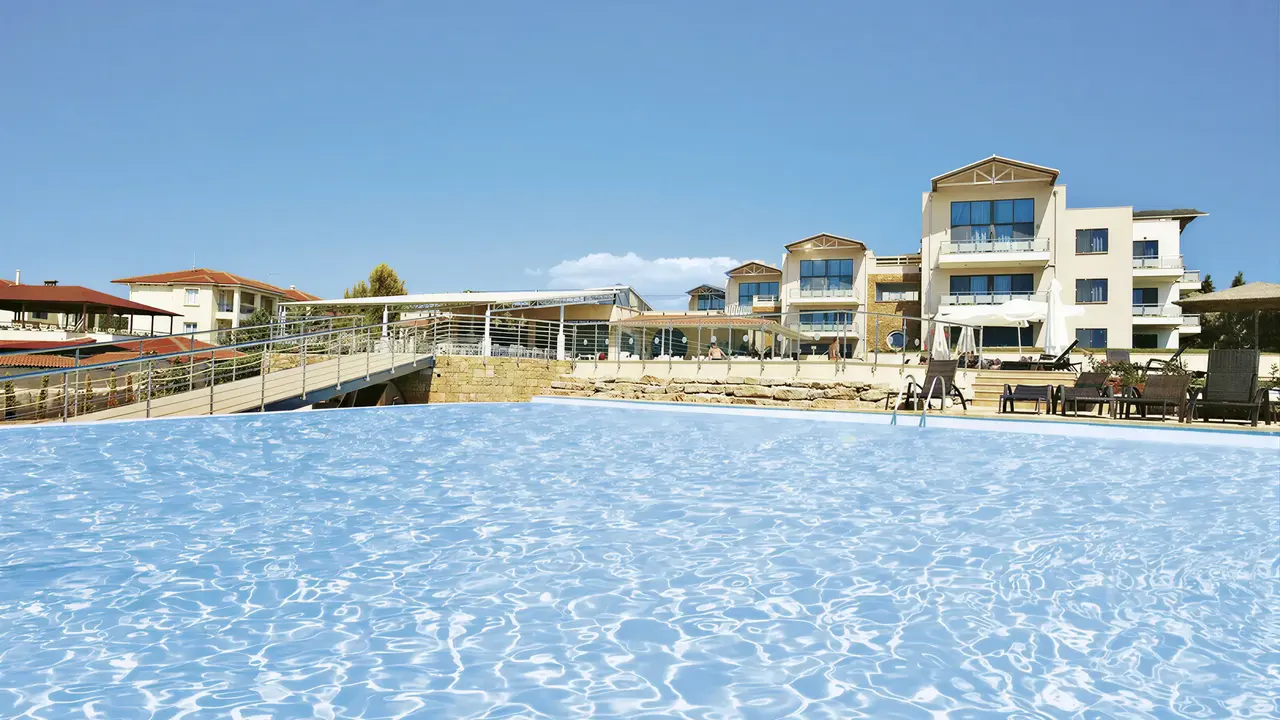 Basen w hotelu Istion Club
