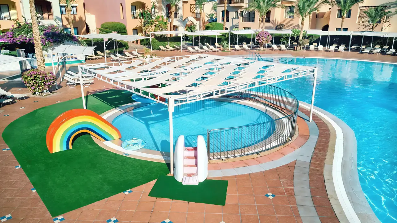 Basen przy hotelu Jaz Makadi Saraya