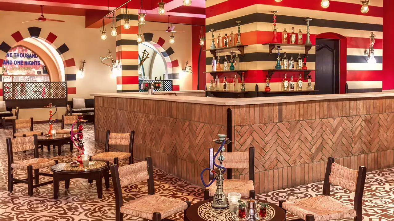Bar z shishami w Jaz Makadi Saraya