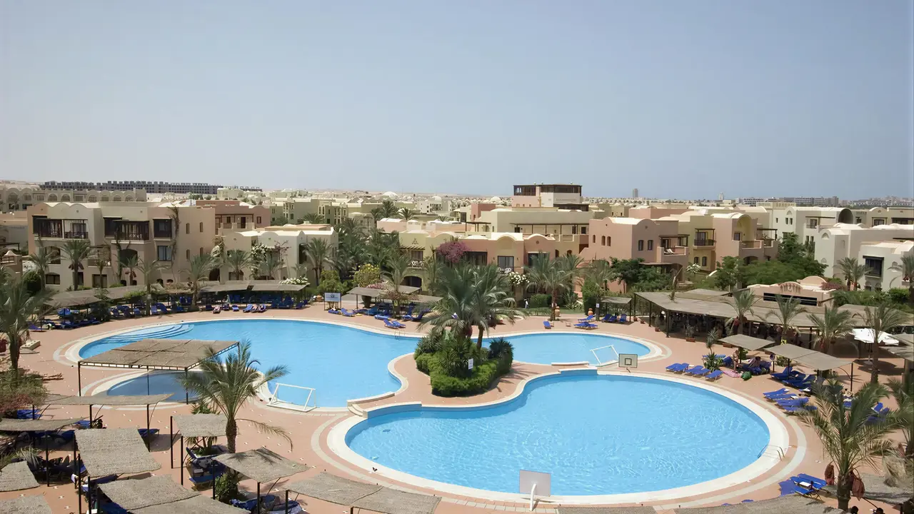Widok na kompleks hotelowy Jaz Makadi Saraya