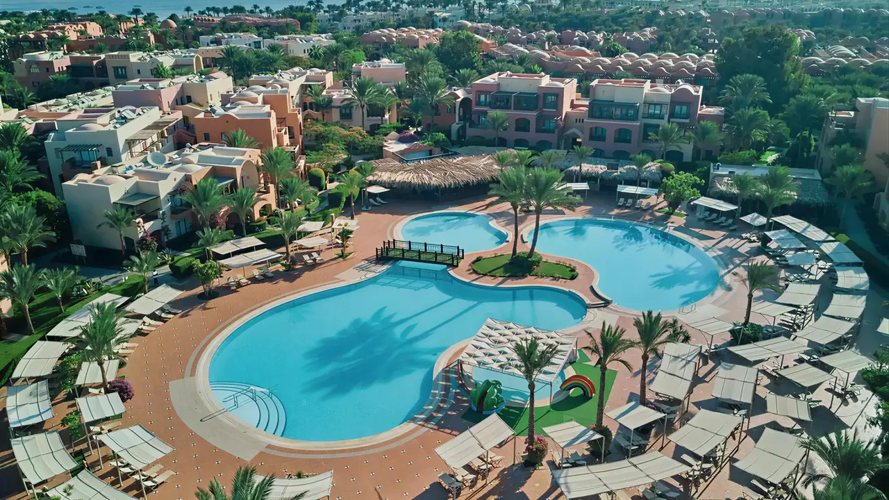 Widok na kompleks hotelowy Jaz Makadi Saraya