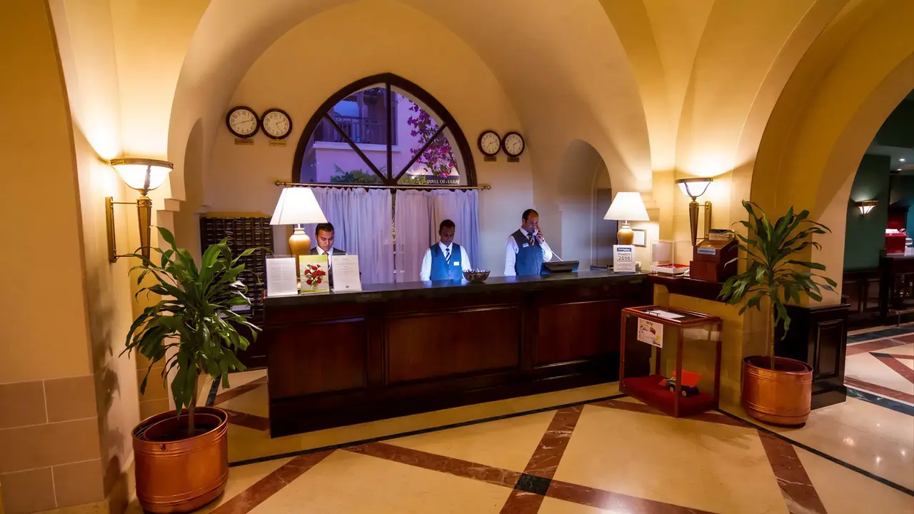 Recepcja hotelowa w Jaz Makadi Saraya