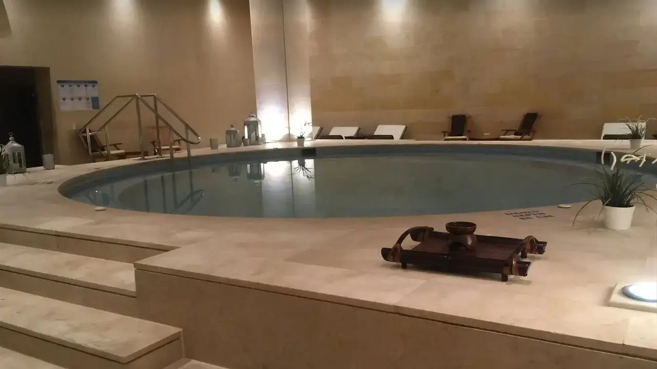 Strefa wellness z basenem w Jaz Makadi Saraya